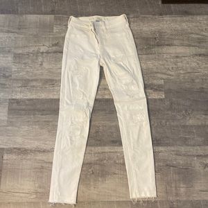 Size 6 Long American Eagle Jeans! In great shape, white!